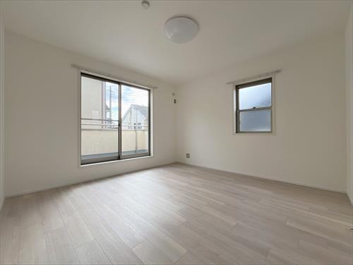２Ｆ　洋室約８帖