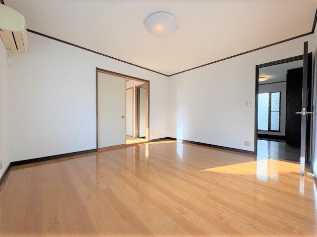 リビング  写真撮影日：2025-12-13