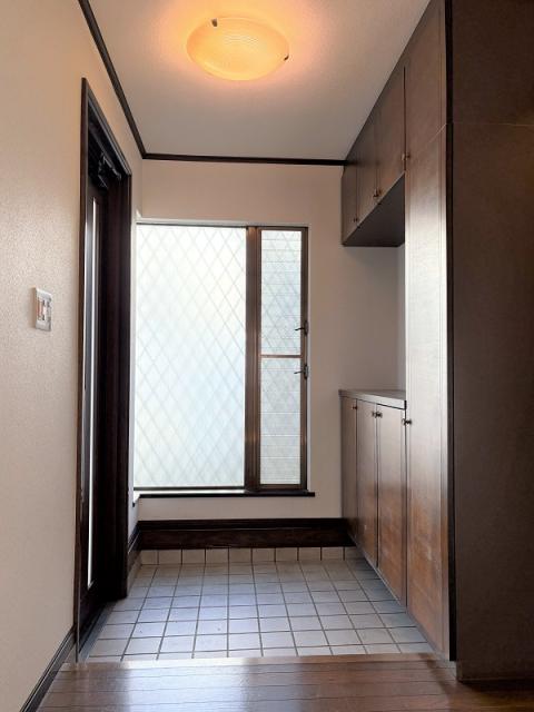 玄関  写真撮影日：2025-12-13