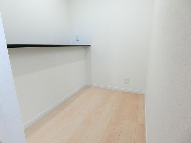 リビング以外の居室  写真撮影日：2025-11-03