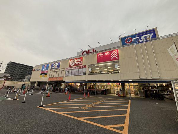 スーパーバリュー戸田店 約300m