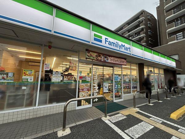 ファミリーマート戸田本町店 約210m