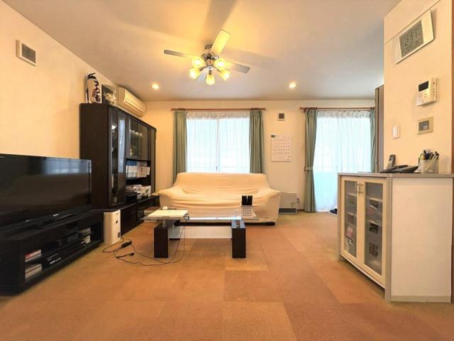 リビング  写真撮影日：2025-11-10