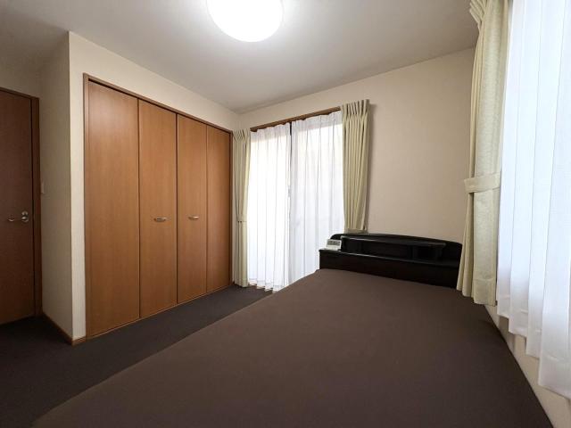 リビング以外の居室  写真撮影日：2025-11-10