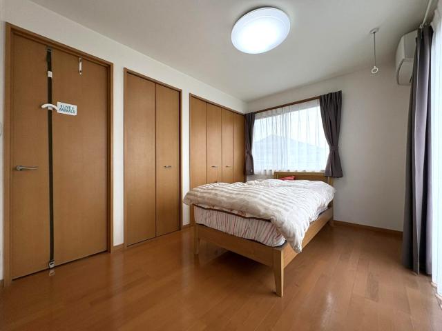 リビング以外の居室  写真撮影日：2025-11-09