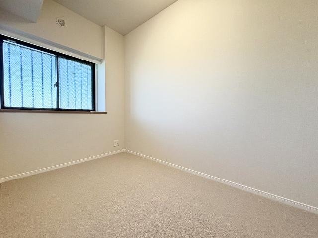 リビング以外の居室  写真撮影日：2025-11-22