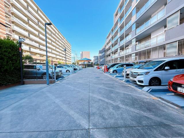 駐車場(共用設備)  写真撮影日：2025-11-16