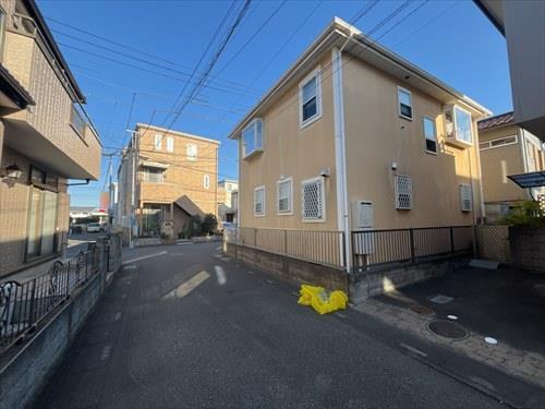 本物件と前面道路