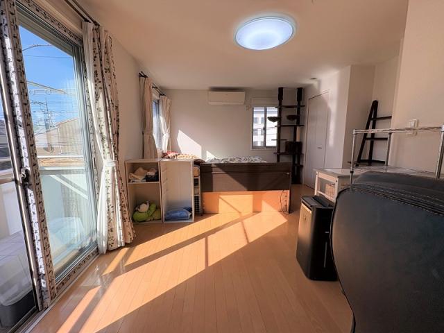 リビング以外の居室  写真撮影日：2025-11-30