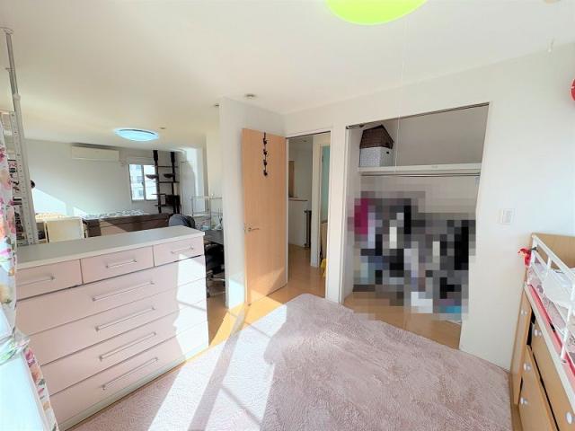 リビング以外の居室  写真撮影日：2025-11-30