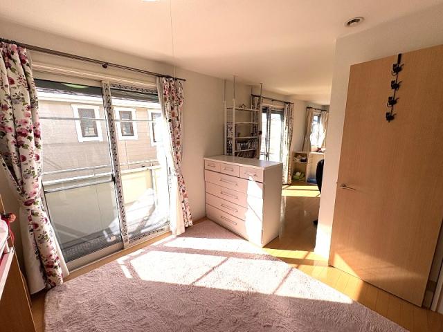 リビング以外の居室  写真撮影日：2025-11-30