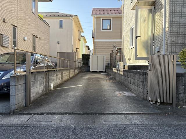 駐車場  写真撮影日：2025-11-30