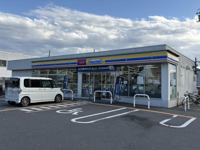 ミニストップ新白岡駅東口店 750m 写真撮影日：2025-11-30