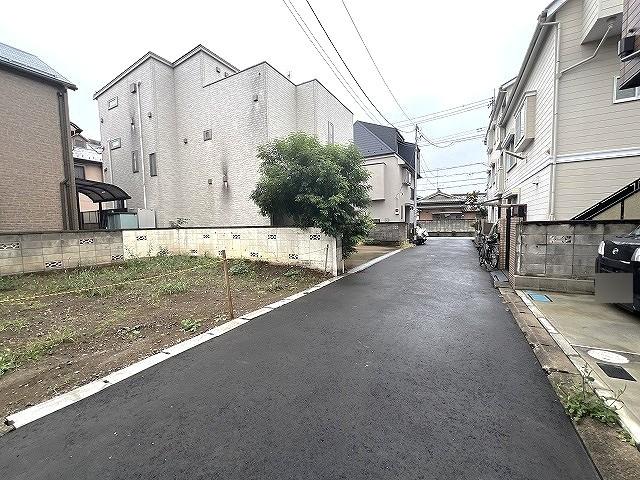 前面道路含む現地写真  写真撮影日：2025-11-01