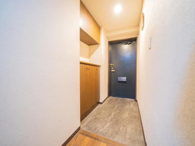 玄関  写真撮影日：2025-12-01