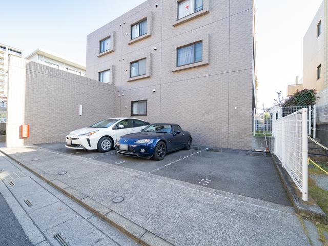 駐車場(共用設備)  写真撮影日：2025-12-01