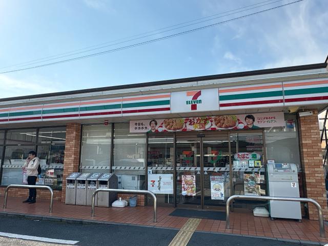 セブンイレブン鉄道博物館前店 640m 写真撮影日：2025-12-01