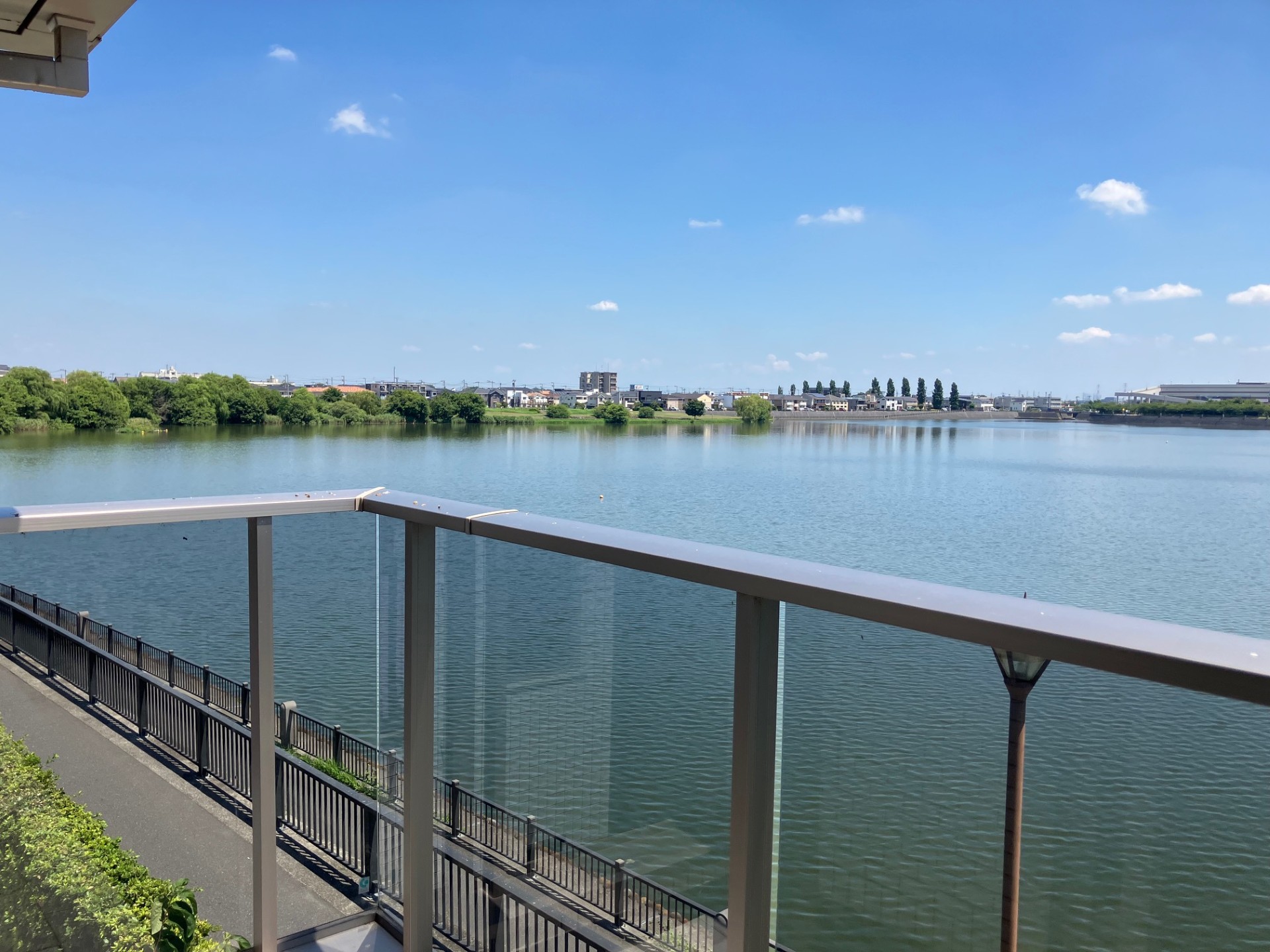 2階東側バルコニーからのSakura Lake （サクラレイク）の眺め