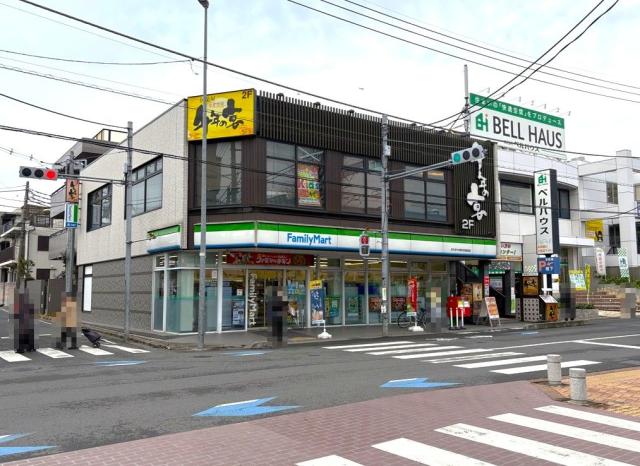 ファミリーマート あすまや与野本町駅前店 200m 写真撮影日：2025-12-20