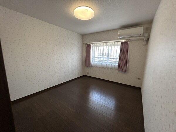 約5帖の洋室です。