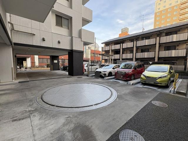 駐車場(共用設備)  写真撮影日：2026-02-01