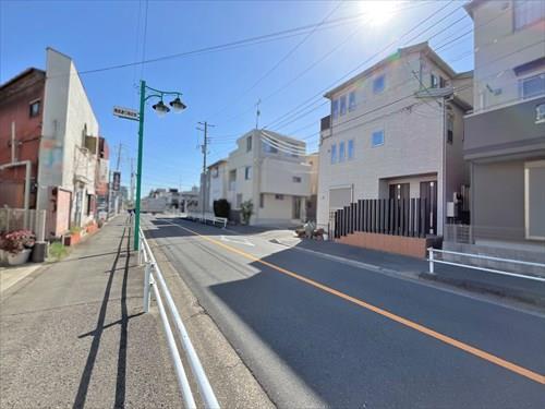 北東側前面道路・外観‐２０２６年２月撮影