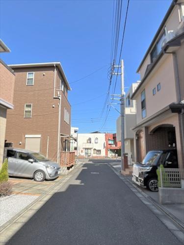 南東側前面道路‐２０２６年２月撮影