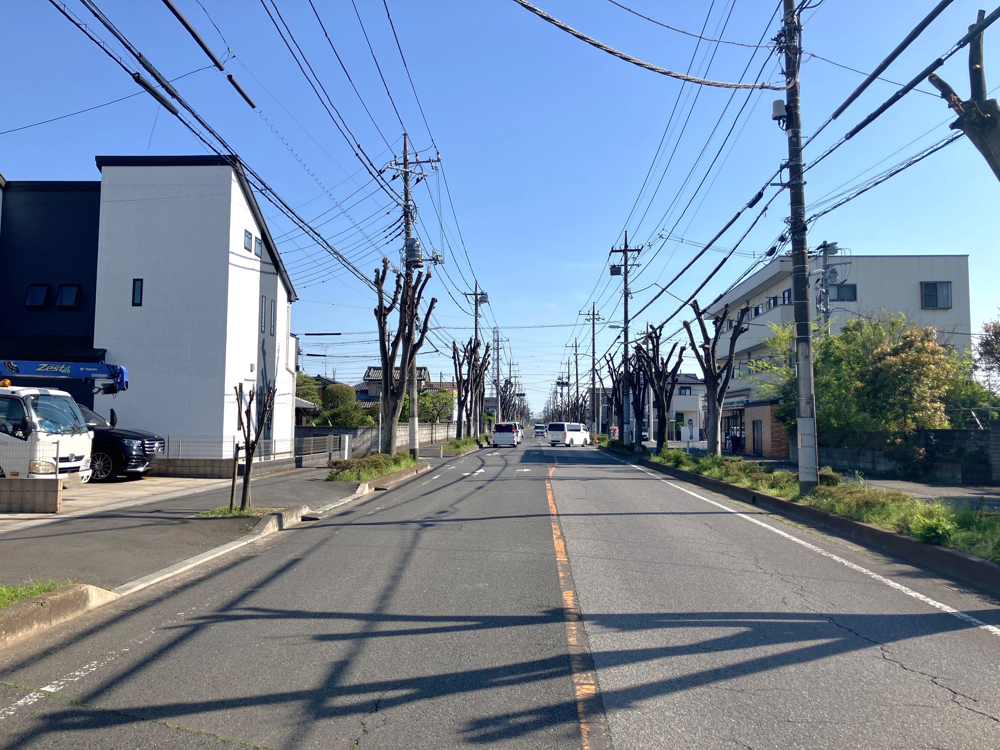西側前面道路