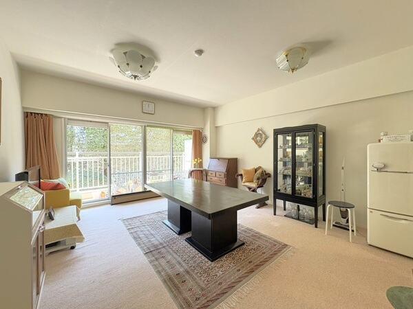 約12.2帖のLD。家具・調度品は販売対象ではございません。