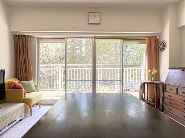 開口部が大きく、南向き・北向きの2面バルコニーのため、陽当たり・通風良好です。