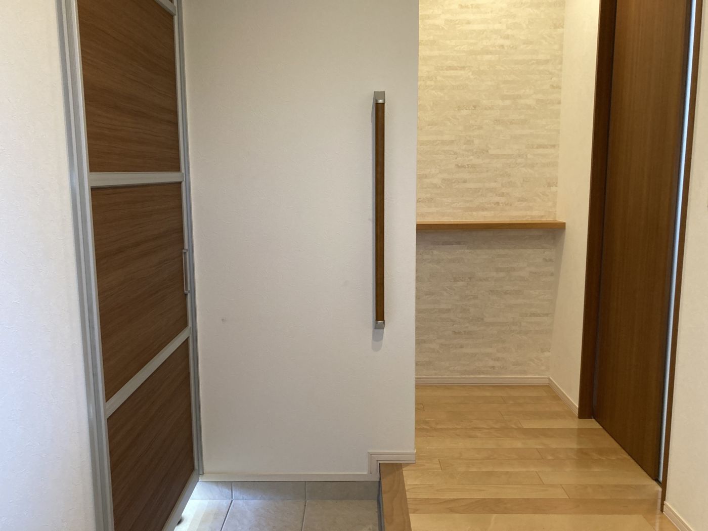 玄関（店舗側スライドドア）