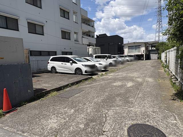駐車場(共用設備)  写真撮影日：2026-05-11