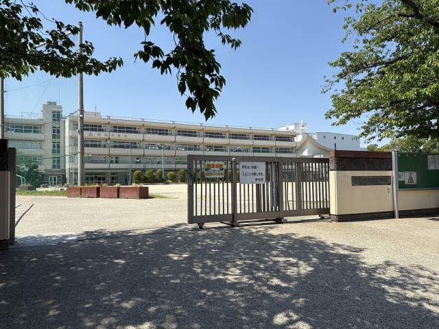 戸田市立笹目中学校 1030m 写真撮影日：2026-06-12