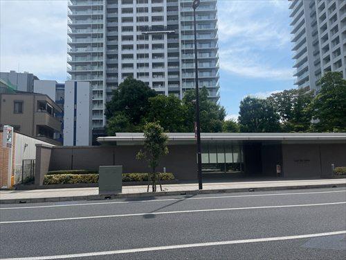 前面道路含む外観（２０２６年７月撮影）