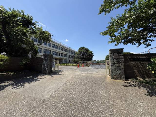 入間市立黒須小学校 80m 写真撮影日：2026-07-10