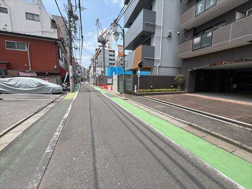 前面道路含む外観