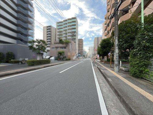 前面道路（２０２６年７月撮影）