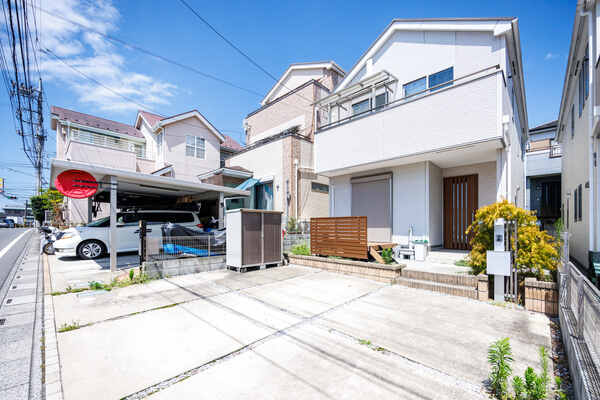 ご家族で車を所有できる2台駐車可能ゆとりある敷地と使いやすい駐車場