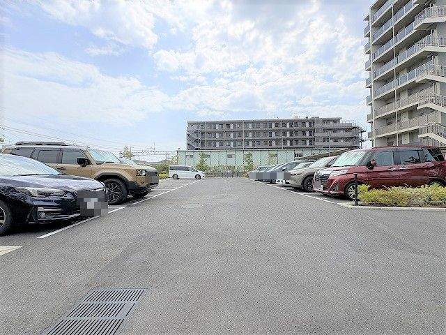 駐車場(共用設備)  写真撮影日：2026-08-02