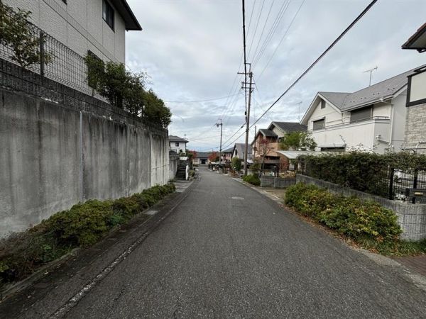 前面道路含む現地写真  写真撮影日：2024-12-06