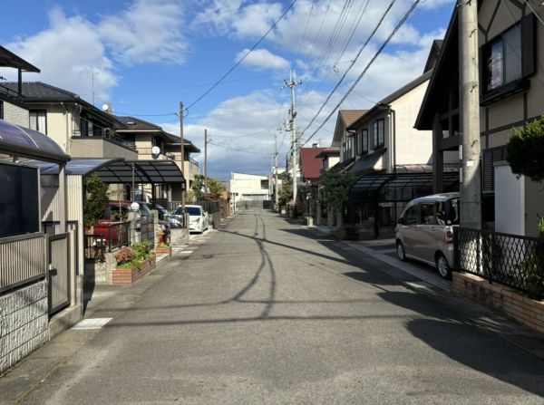 前面道路含む現地写真  写真撮影日：2025-04-04
