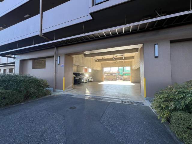 駐車場(共用設備)  写真撮影日：2026-05-31