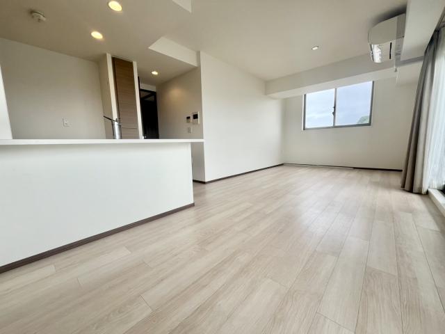 リビング  写真撮影日：2025-10-10