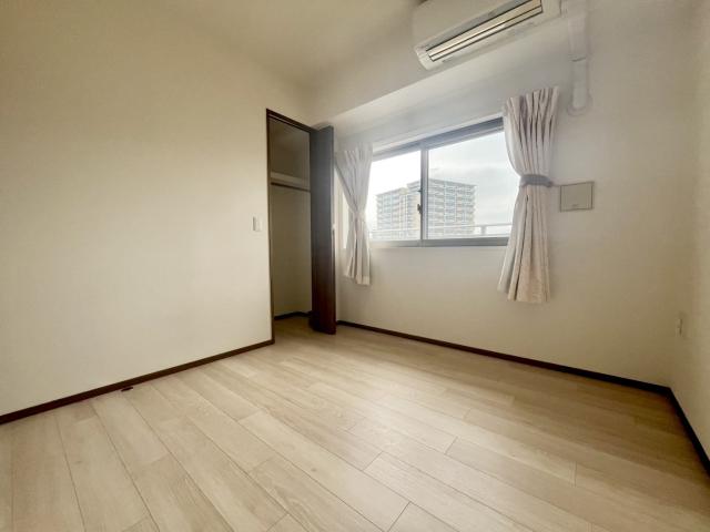 リビング以外の居室  写真撮影日：2025-10-10