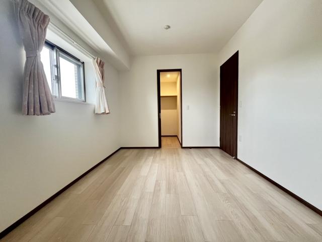 リビング以外の居室  写真撮影日：2025-10-10