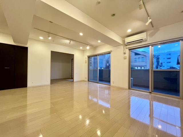 リビング  写真撮影日：2025-10-24