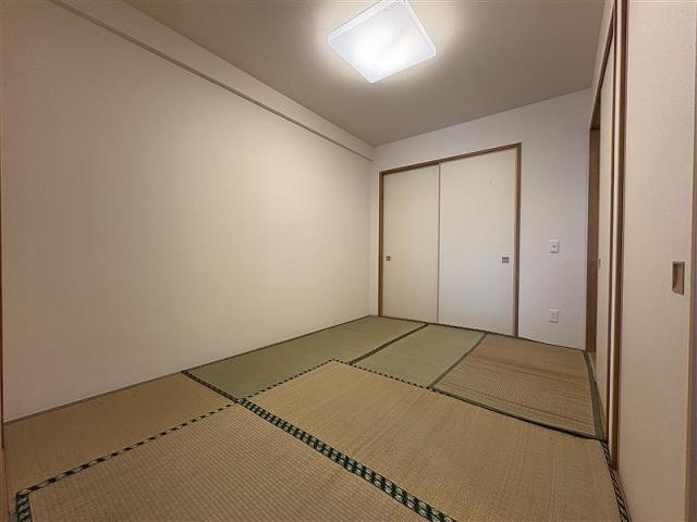 リビング以外の居室  写真撮影日：2025-12-08