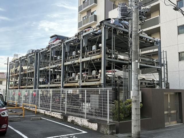 駐車場(共用設備)  写真撮影日：2025-12-08