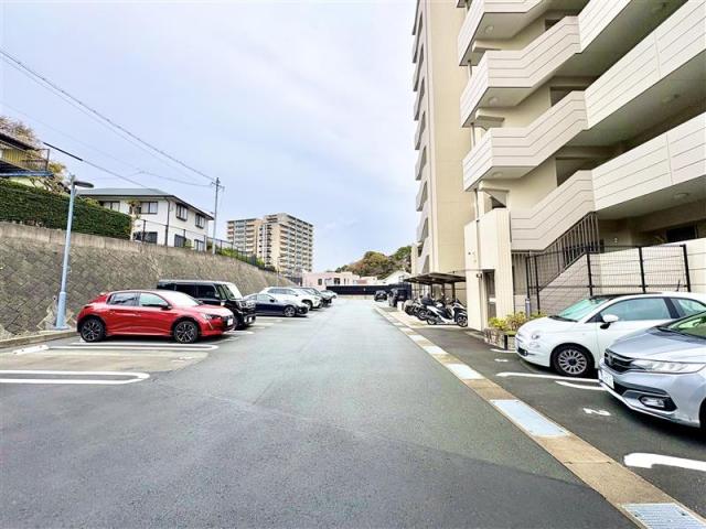 駐車場(共用設備)  写真撮影日：2025-12-20