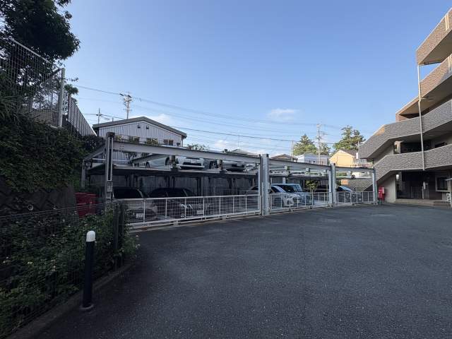 駐車場(共用設備)  写真撮影日：2026-07-03
